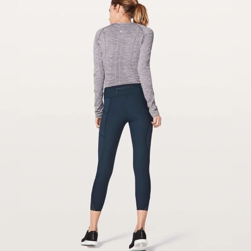 Sz6 Lululemon Tight Stuff Tight II 25” in True Navy EUC Compression Tights - Picture 6 of 14